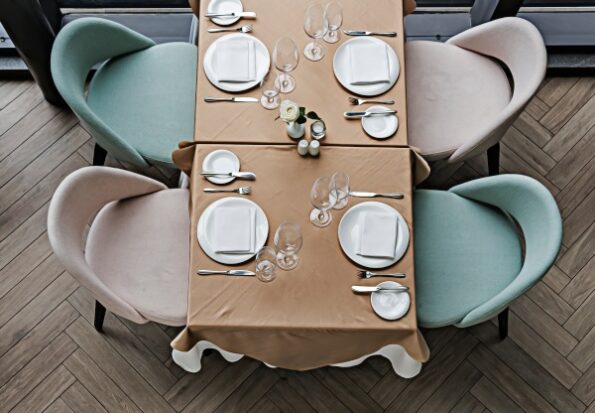 Elige los mejores asientos tapizados para tu bar o restaurante